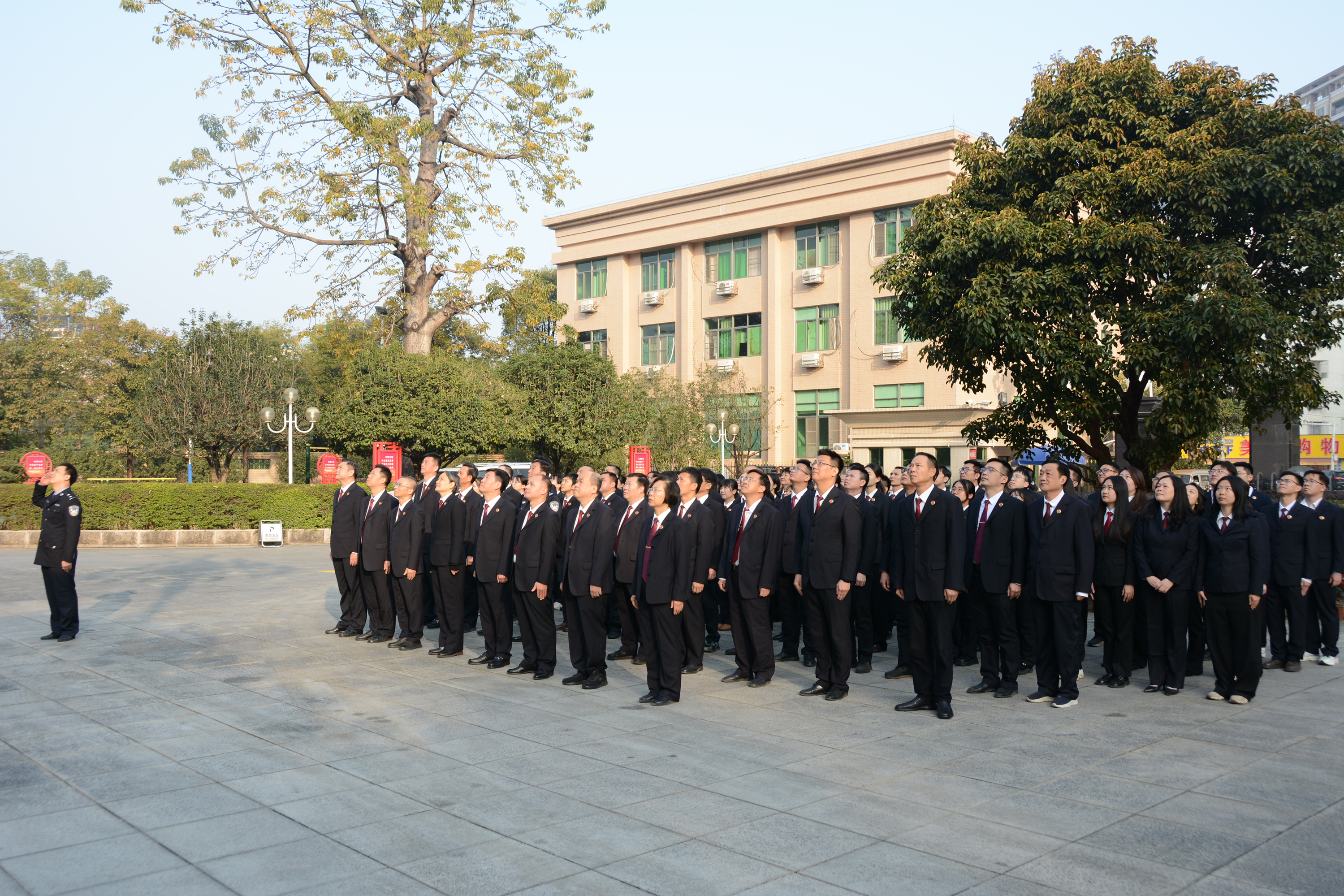 蛇年首个工作日，普宁市人民检察院举行升旗