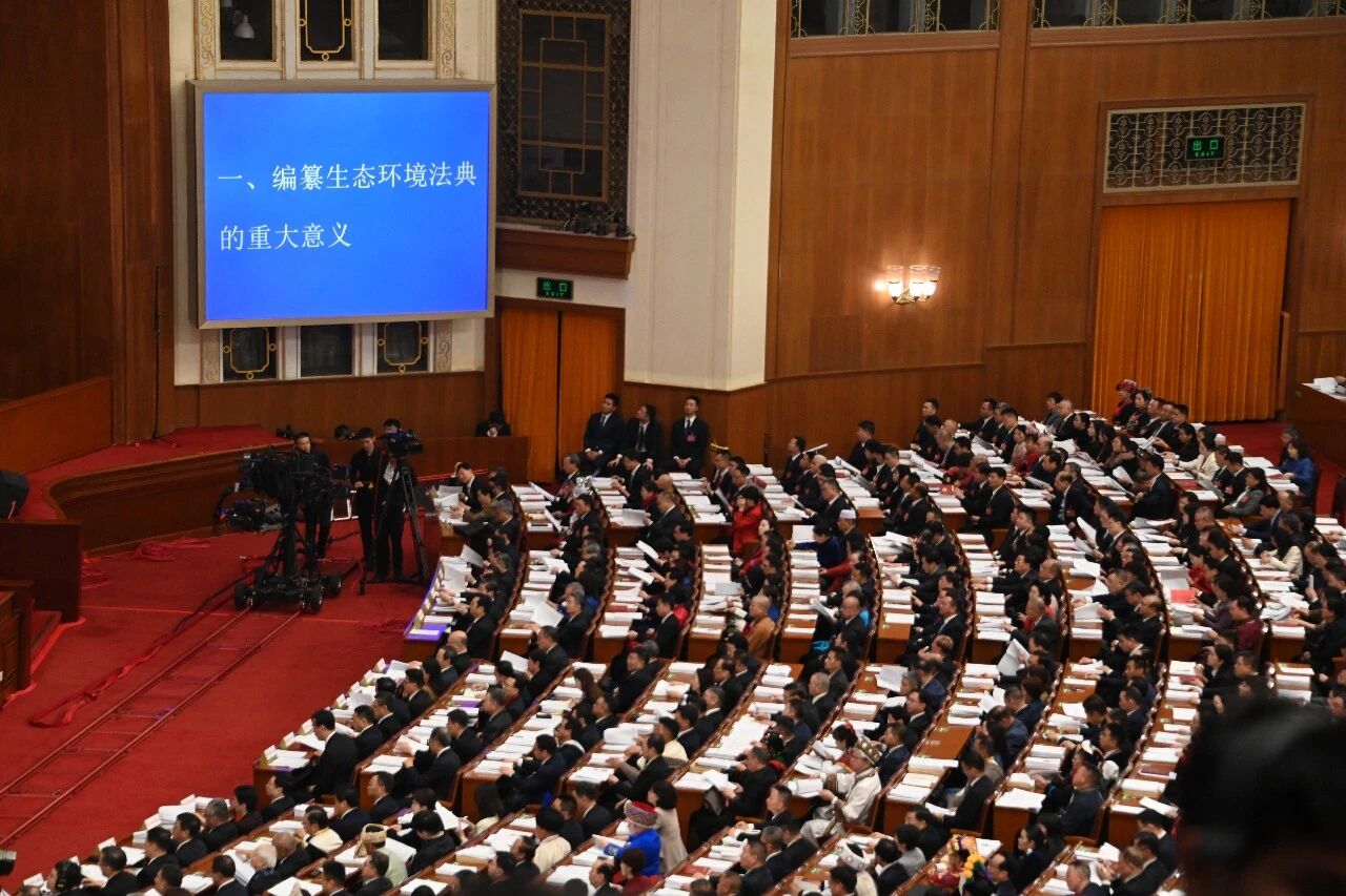 生态环境法典草案抢先看！对烧秸秆、“家门口”油烟异味、广场噪音等作出规定